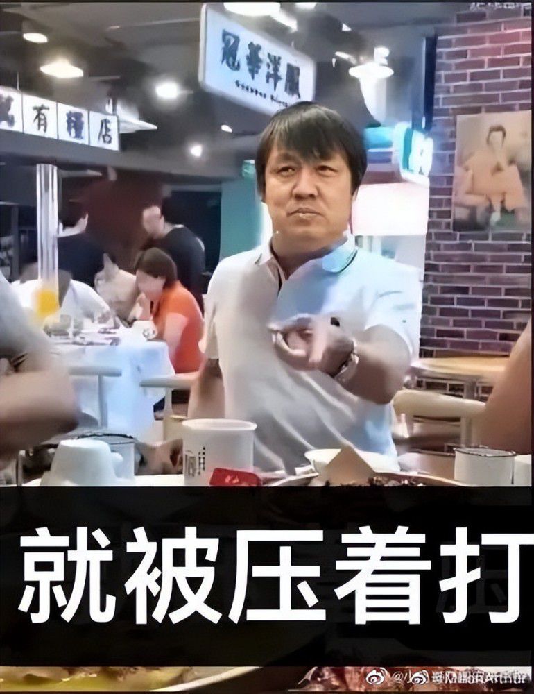 章在山（刘德华 饰）是喷鼻港警队“爆炸品处置科”的一位高级督察七年前，他暗藏到头号通缉犯火爆（姜武 饰）的犯法团伙中，在一次掠夺金库的步履中，章在山流露了其拆弹组卧底的身份，与警方里应外合，成功禁止炸弹引爆，并将火爆及其弟的犯法组织一扫而光，惋惜在危在旦夕之间，火爆逃走并扬言誓要报仇。复职后的章在山很快被提升为警队的拆弹专家。七年后，喷鼻港连续不断遭受炸弹可骇攻击，警方更收到线报年夜批爆炸品已偷运进港，一切迹象显示喷鼻港将有年夜案产生。就在喷鼻港人心惶惑之际，城中最忙碌的红磡海底地道被悍匪围堵阻挡，数百名人质被胁持，终究现身的火爆要挟警方炸毁地道。章在山惟有将火爆绳之于法，才能拆解这场反恐风暴背后的惊天诡计。